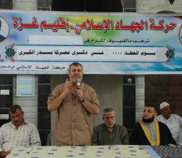 بالصور:: حركة الجهاد الإسلامى توزع مساعدات مالية على الأسر المحتاجة بغزة