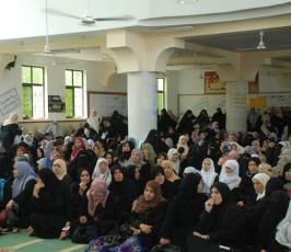 بالصور:: حركة الجهاد الإسلامى توزع مساعدات مالية على الأسر المحتاجة بغزة