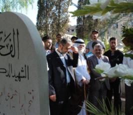 تقرير مصور : قادة وكوادر الجهاد الإسلامي وقادة فصائل المقاومة تزور ضريح الشقاقي صبيحة العيد