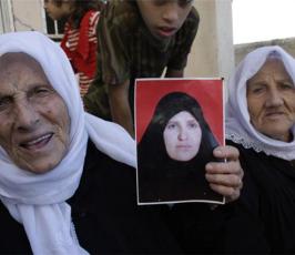 عدسة « فلسطين اليوم » تشارك عائلة الزق بالفرحة بعد سماعها نبأ الإفراج عن الأسيرة فاطمة الزق وطفلها يوسف أصغر أسير في العالم‏