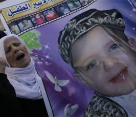 عدسة « فلسطين اليوم » تشارك عائلة الزق بالفرحة بعد سماعها نبأ الإفراج عن الأسيرة فاطمة الزق وطفلها يوسف أصغر أسير في العالم‏