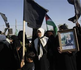 عدسة « فلسطين اليوم » ترافق دائرة العمل النسائي لحركة الجهاد الإسلامي وهي تستعد لاستقبال الاسيرة فاطمة الزق