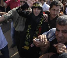 عدسة « فلسطين اليوم » ترافق المحررة فاطمة الزق وطفلها خلال استقبال عائلتها