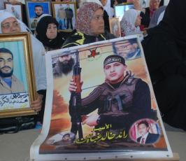 بالصور:: الاعتصام الاسبوعى لاهالى الاسرى بالصليب الاحمر بغزة