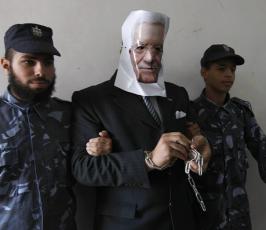 بالصور .. محاكمة رئيس السلطة « محمود عباس » التي جرت في رفح 