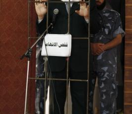 بالصور .. محاكمة رئيس السلطة « محمود عباس » التي جرت في رفح 