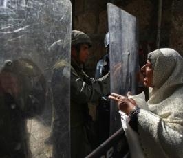 بالصور المواجهات بين المرابطين في مدينة القدس المحتلة وجنود الاحتلال