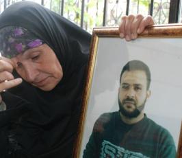 بالصور:: الاعتصام الاسبوعى لاهالى الاسرى بالصليب الاحمر بغزة