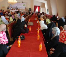 بالصور:: جمعية الرحمة للأعمال الخيرية توزع منح مالية لطلبة الجامعات بغزة