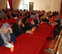 بالصور:: جمعية الرحمة للأعمال الخيرية توزع منح مالية لطلبة الجامعات بغزة