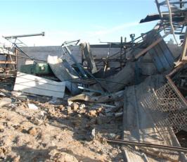 عدسة « فلسطين اليوم  » تتجول بالدمار الذى خلفته طائرات الاحتلال بالمنطقة الوسطى