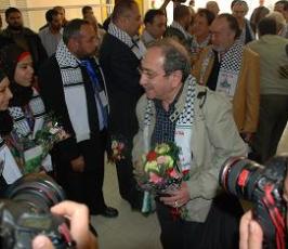 عدسة « فلسطين اليوم » تواكب مراسم استقبال نخبةً من الفنانين السوريين في خان يونس
