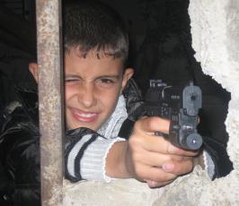عدسة « فلسطين اليوم » تلتقط مشاهد للأطفال يمرحون بعيد الأضحى المبارك