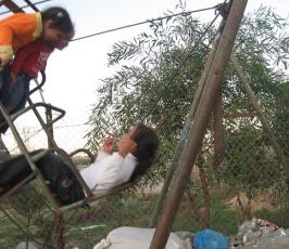 عدسة « فلسطين اليوم » تلتقط مشاهد للأطفال يمرحون بعيد الأضحى المبارك