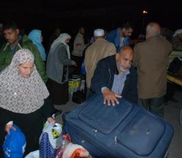 عدسة« فلسطين اليوم » تلتقط صوراٌ لحجاج بيت الله الحرام عند عودتهم لديارهم من معبر رفح البرى