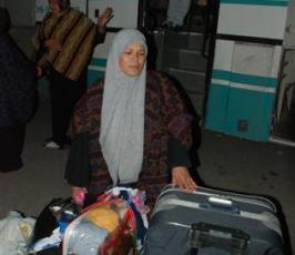 عدسة« فلسطين اليوم » تلتقط صوراٌ لحجاج بيت الله الحرام عند عودتهم لديارهم من معبر رفح البرى