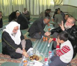 بالصور:: حركة الجهاد الاسلامى تنظم مأدبة غداء للعائدين من بيت الله الحرام