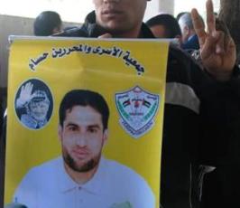 بالصور:: الاعتصام الاسبوعى لأهالى وذو الاسرى بمقر الصليب الاحمر بغزة