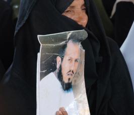 بالصور:: الاعتصام الاسبوعى لأهالى وذو الاسرى بمقر الصليب الاحمر بغزة