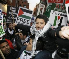 عدسة « فلسطين اليوم » تواكب الاحتجاجات والفعاليات في الذكرى الأولى للحرب على غزة