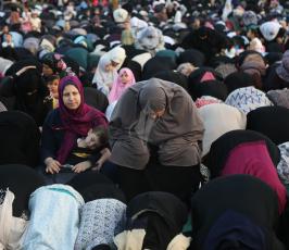  صلاة العيد وسط مدينة غزة ‫(31174545)‬ ‫‬