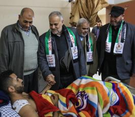 قادة من حركة الجهاد الإسلامي يزورون جرحة جمعة الغضب (13)