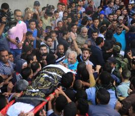  تشييع جثامين شهداء سرايا القدس وكتائب القسام في البريج ودير البلح والقرارة وخانيونس (27)