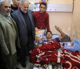 قادة من حركة الجهاد الإسلامي يزورون جرحة جمعة الغضب (3)