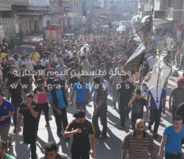 جماهير غفيرة تشييع جثمان الشهيد رائد جندية وتطالب القصاص من القتلة