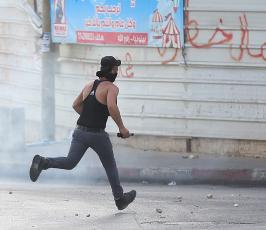 مواجهات بين الشبان وقوات الإحتلال في حي البلوع ‫(29417867)‬ ‫‬