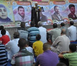 حركة الجهاد الإسلامي تقيم صلاة عيد الفطر أمام مقر الصليب الاحمر تضامنا مع الاسرى