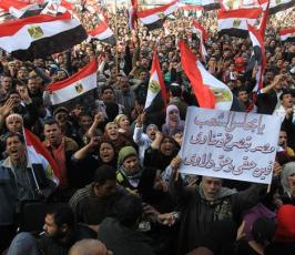 المصريون يحتفلون بذكرى ثورة 25 يناير
