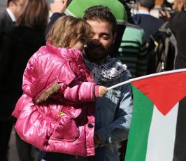 بطريرك القدس  قبيل عيد الميلاد في مدينة غزة ‫(29155729)‬ ‫‬