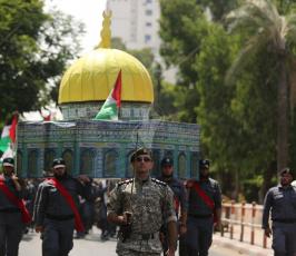  الداخلية بغزة تُنظم استعراضاً عسكرياً تضامناً مع المسجد الأقصى ‫(1)‬