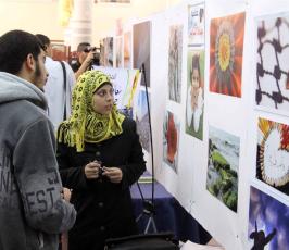 عدسة "فلسطين اليوم" في معرض الصور والكاريكاتور في الجامعة الإسلامية بغزة