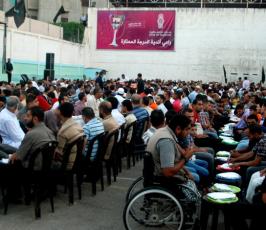 الجهاد تنظم إفطار جماعي لأهالى الأسرى والشهداء بغزة