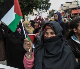  صيادين ومزارعين نظموا مسيرة للمطالبة برفع الحصار ‫(40501762)‬ ‫‬