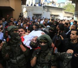  تشييع جثامين شهداء سرايا القدس وكتائب القسام في البريج ودير البلح والقرارة وخانيونس (33)
