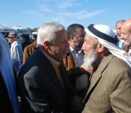 بالصور::قيادات حركة الجهاد الاسلامى تستقبل قافلة شريان الحياة بغزة
