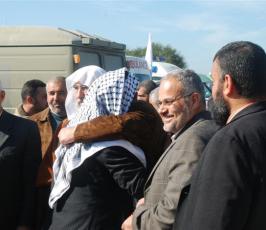 بالصور::قيادات حركة الجهاد الاسلامى تستقبل قافلة شريان الحياة بغزة