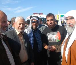 بالصور::قيادات حركة الجهاد الاسلامى تستقبل قافلة شريان الحياة بغزة