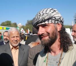 بالصور::قيادات حركة الجهاد الاسلامى تستقبل قافلة شريان الحياة بغزة