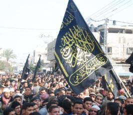 بالصور:: سرايا القدس وحركة الجهاد تشيعان جثمان الشهيد حسن القطراوى 
