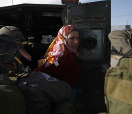 بالصور.. جنود الاحتلال ينكلون بالفلسطينيات في الضفة الغربية