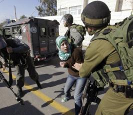 بالصور.. جنود الاحتلال ينكلون بالفلسطينيات في الضفة الغربية