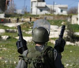 بالصور.. جنود الاحتلال ينكلون بالفلسطينيات في الضفة الغربية