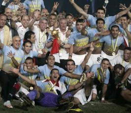 تقرير مصور : الفلسطينيون يحتفلون بفوز المنتخب المصري بالكأس 