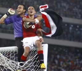تقرير مصور : الفلسطينيون يحتفلون بفوز المنتخب المصري بالكأس 