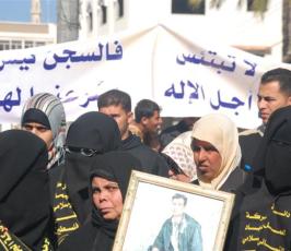 بالصور: الجهاد الإسلامي تنظم وقفة تضامنية مع الأسير المقدسي فؤاد الرازم