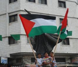 بالصور:الآلاف من أنصار قوى المقاومة يحتشدون في غزة تضامناً مع الأقصى
